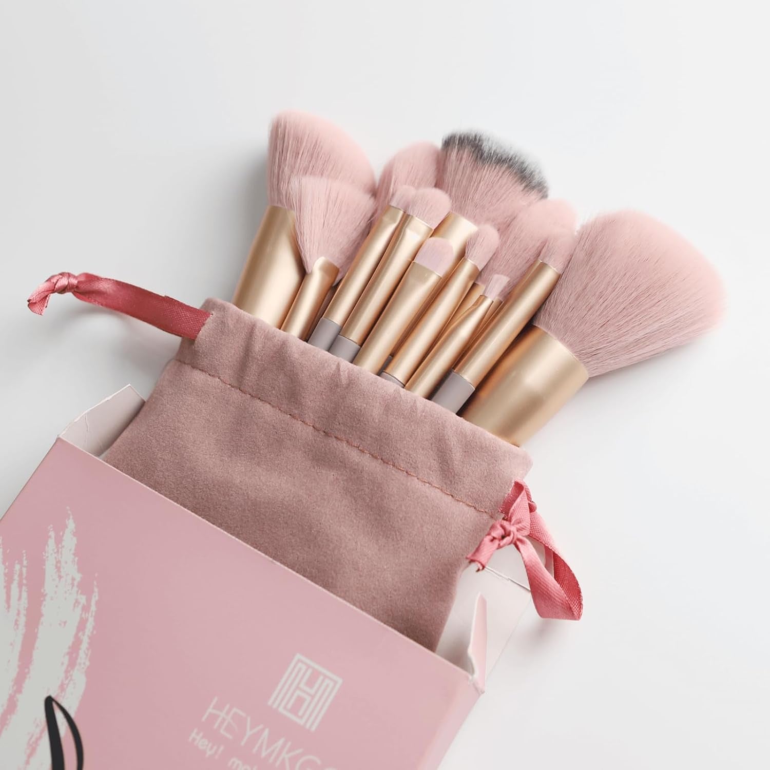 HEYMKGO 15-Piece Makeup Brush Set – Green Tapered Handles with Soft Synthetic Bristles for Face & Eye Makeup, Includes Portable Pink Flannel Drawstring Pouch